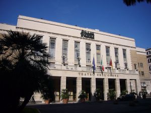 Castro_Pretorio_-_teatro_dell'Opera_di_Roma_(Costanzi)_facciata_piacentini_1010030
