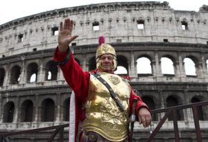 Saluto romano per Giuseppe Solitari, uno dei quattro sordomuti (figura storica) che si veste da Centurione al Colosseo, 13 aprile 2012, a Roma. ANSA/MASSIMO PERCOSSI