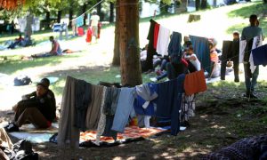 migranti-como007-1000x600