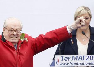 ++ Le Pen ripudia Marine,