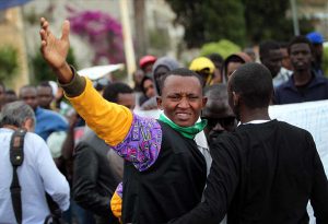 Centinaia di migranti bloccati al confine tra Francia e Italia