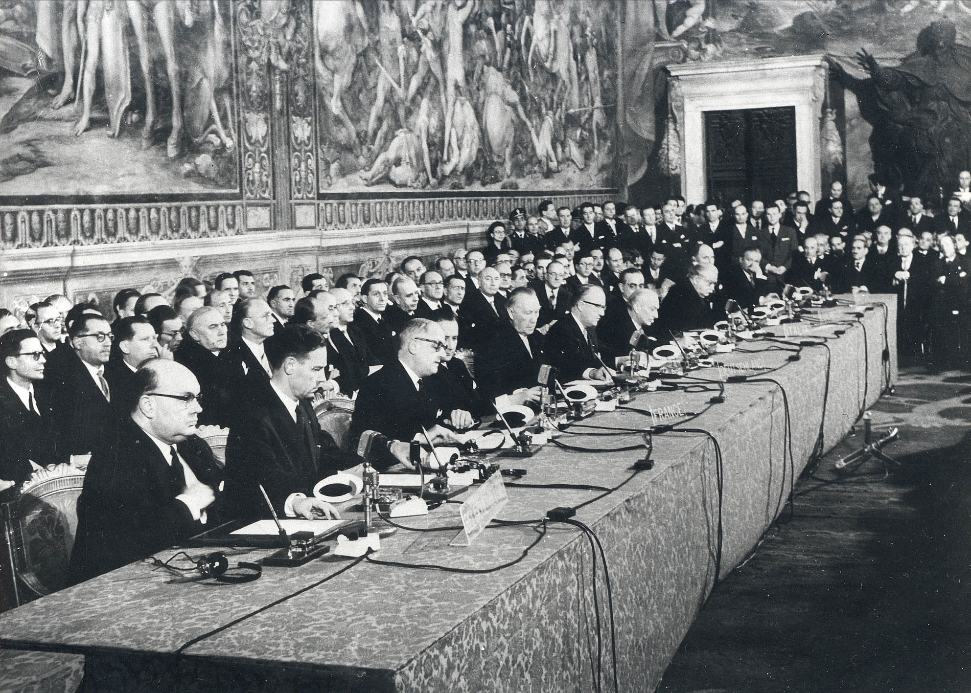 Римский договор 1957. Римское соглашение 1957. ЕЭС 1957. Учреждение европейского экономического сообщества 1957. Совет министров Франции 20 века.