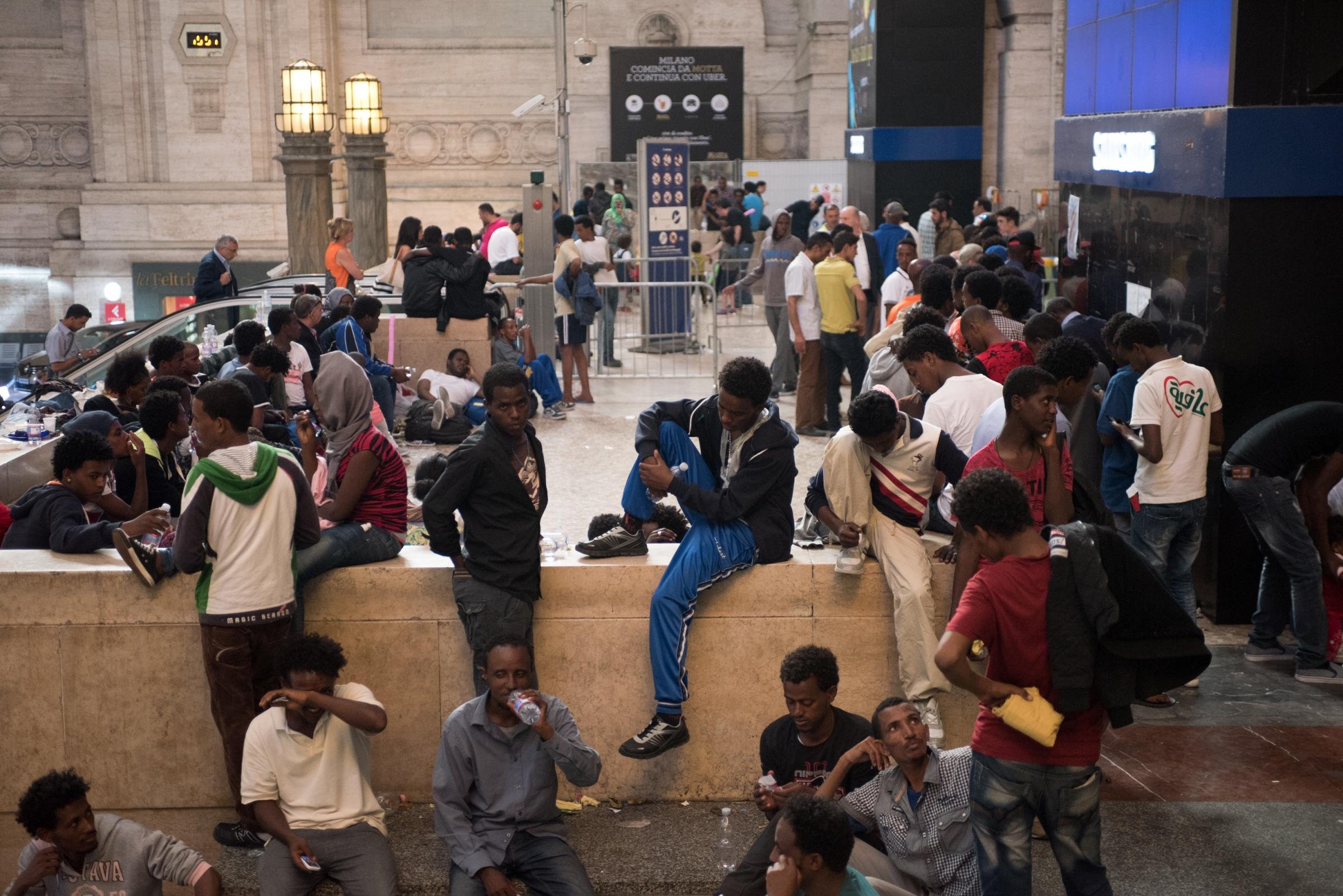 Le musa mancanti : Nera , rosa … trasparente : Cronache multicolori#2 - Pagina 11 1434100075536_Milano__emergenza_profughi_in_Stazione_Centrale__LaPresse__7