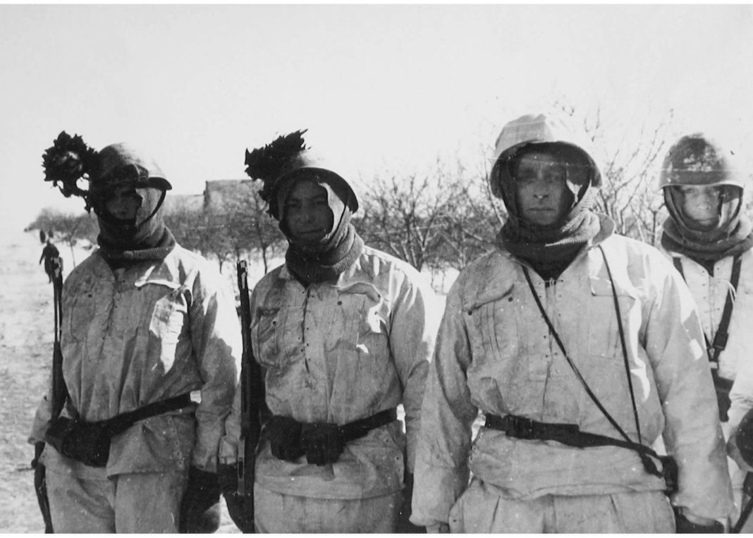 Le «scarpe di cartone» e tutte le bufale sul Regio Esercito nella