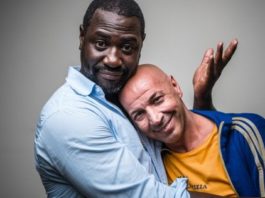 Aldo e il nuovo film pro immigrati: “I muri non fermeranno le persone” aldo con l'attore jacky ido