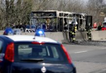 Bus incendiato, ecco perché si può togliere la cittadinanza all’autista senegalese bus incendiato da senegalese