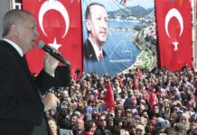 Erdogan: “Vi rimanderemo indietro come i vostri nonni crociati: nelle bare” Il presidente turco Erdogan durante un comizio