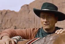Usa, il Partito Democratico: “John Wayne era razzista, via il suo nome dall’aeroporto” John Wayne, attore