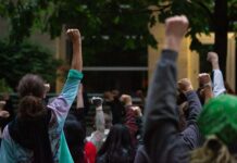 Seattle, spari nella comune antifascista: morto un 16enne, grave un 14enne Seattle, comune