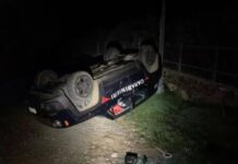 Gli ritirano la patente perché rifiuta l’alcol test. E lui ribalta l’auto dei carabinieri con una ruspa Auto carabinieri
