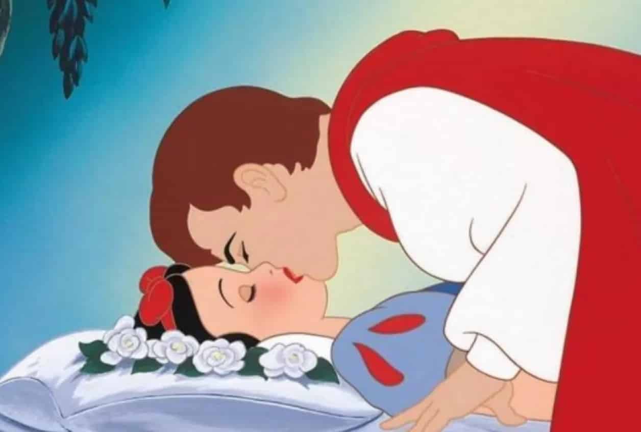 La giostra di Biancaneve? E' sessista: "Il bacio del principe non è consensuale" | Il Primato Nazionale