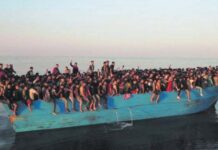 Maxi sbarco di clandestini a Lampedusa, arrestati cinque scafisti egiziani Scafisti arrestati, Lampedusa