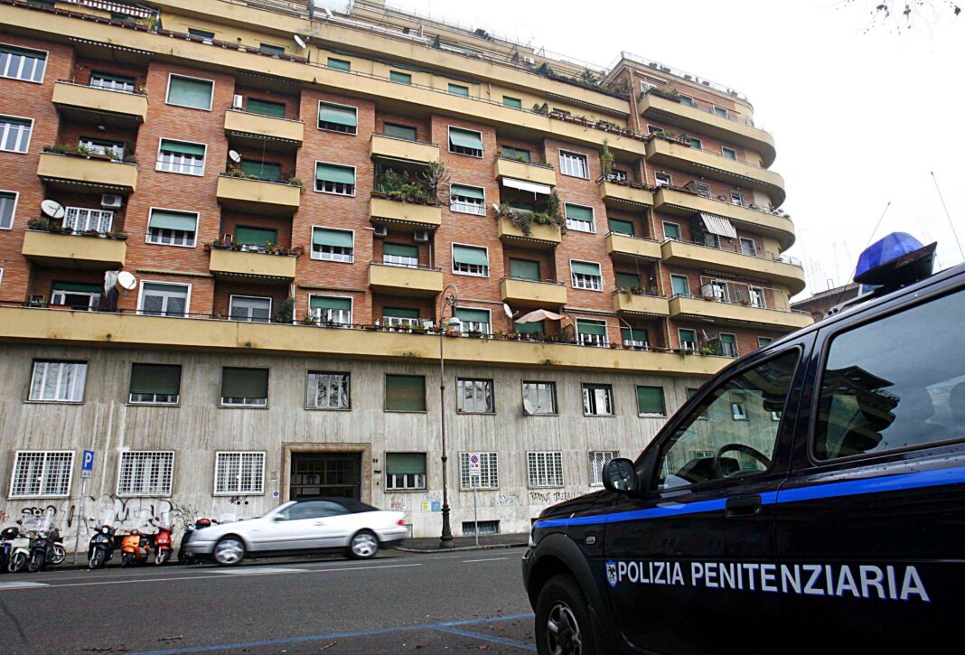 Albanese ai domiciliari si fa arrestare di proposito: "Non sopporto più