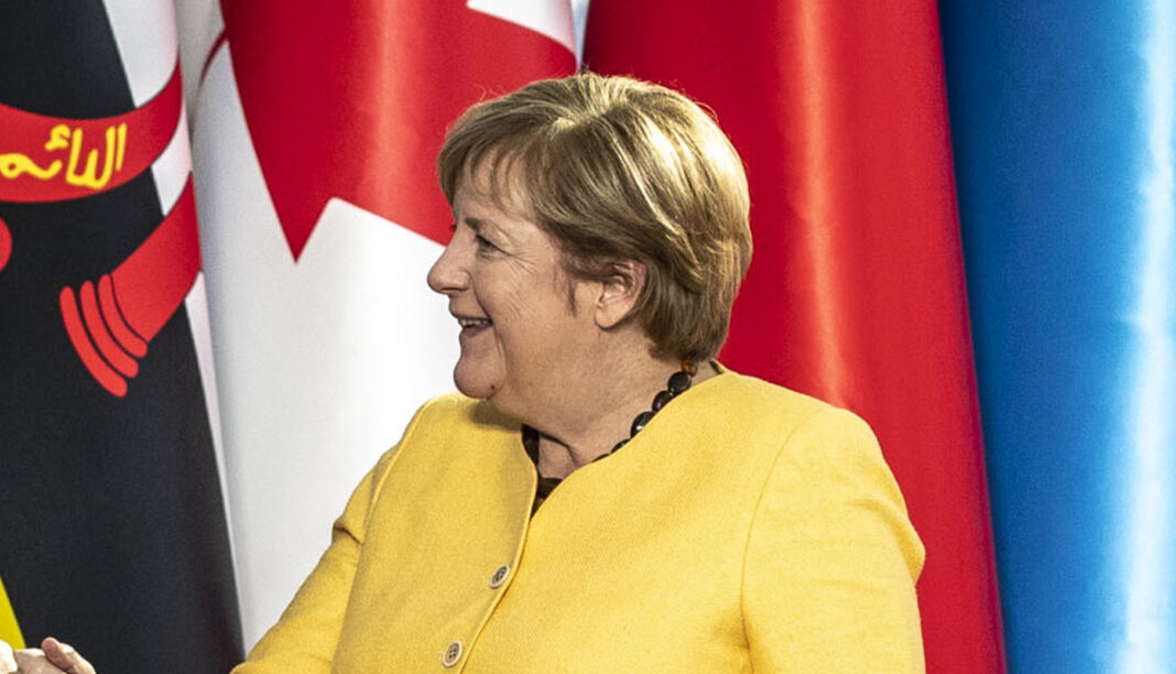 Merkel Punk per cerimonia addio