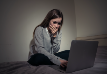 Il giudice minorile adescava 16enni su Facebook: “Vorrei farti certe cose…”. Condannato giudice minori