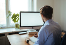 Il dramma del precariato: in Italia è boom di contratti a termine crescita precariato italia