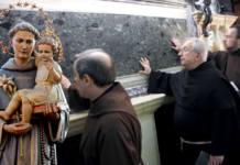 Padova, esercenti pregano Sant’Antonio contro caro-bollette e avviene il “miracolo”