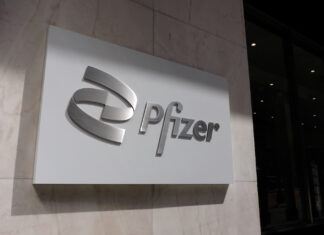 Pfizer, all’improvviso la follia: non assume bianchi per aumentare la “diversità razziale” Pfizer no bianchi