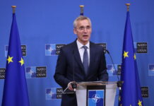 Nato, Stoltenberg ammette: “Esaurite le scorte per fornire armi all’Ucraina. Aumenteremo la produzione” Stoltenberg