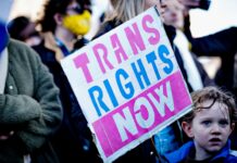 Usa, 4 bambini ostaggio delle drag queen nella casa degli orrori: droga, sex toys e un trans morto trans