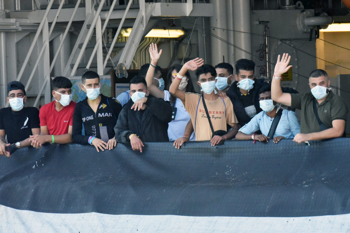 clandestini lampedusa