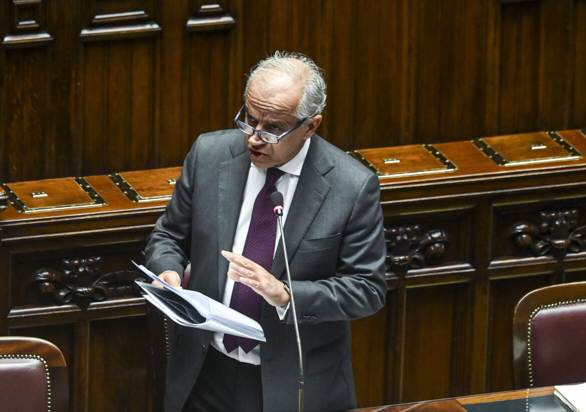 Clandestini piantedosi