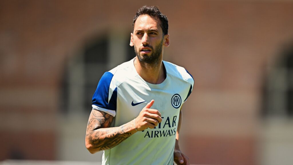 Inter, le condizioni di Calhanoglu: il comunicato del club Inter, le condizioni di Calhanoglu: il comunicato del club