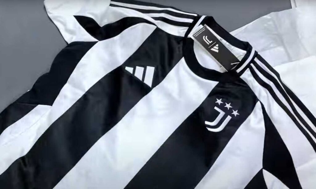 juventus classica maglia bianconera contro il parma