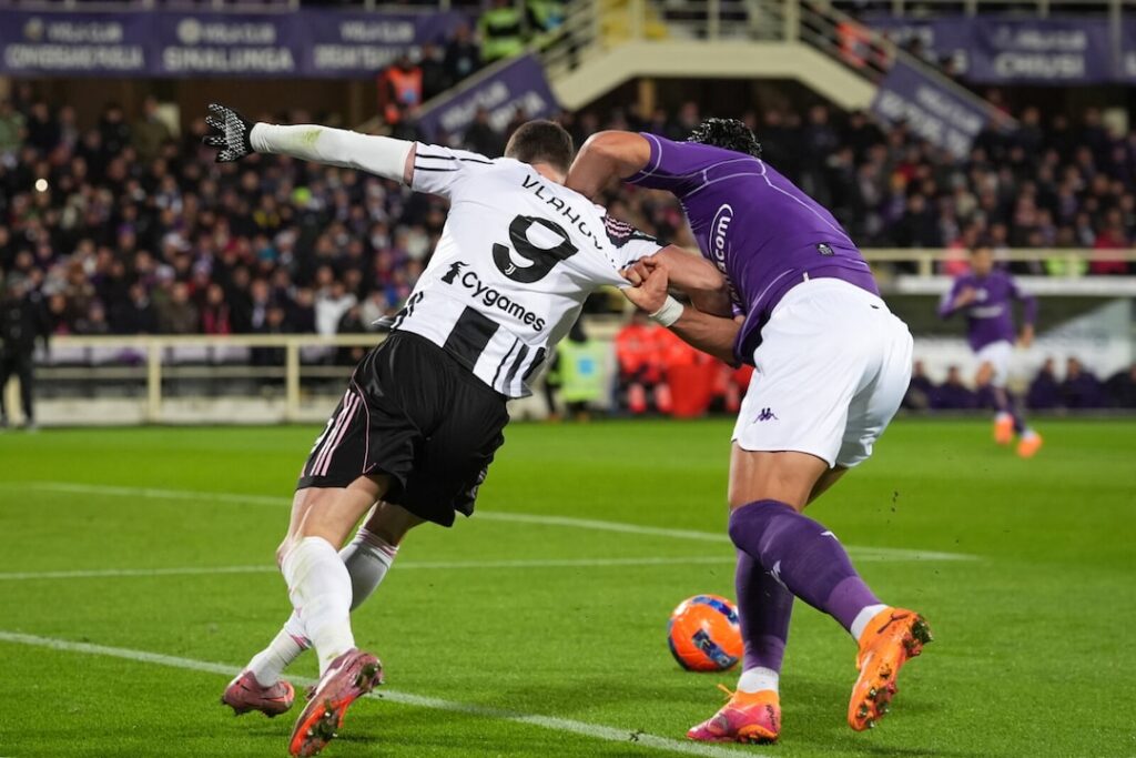 Juventus, il caso: il contatto Pablo Mari – Vlahovic