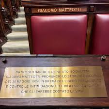 scranno 14 una poltrona in ricordo di matteotti per celebrare il vuoto politico e l8217ipocrisia da Ilprimatonazionale.it scranno 14 una poltrona in ricordo di matteotti per celebrare il vuoto politico e l8217ipocrisia